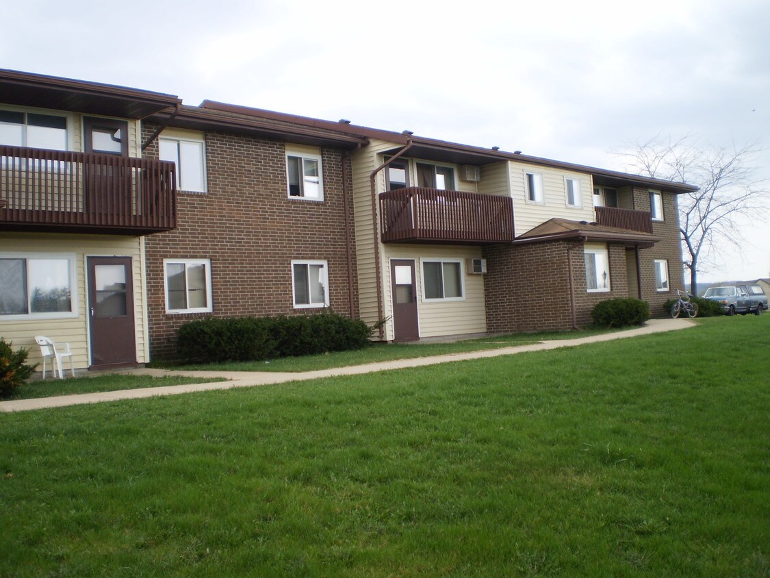 Primary Photo - 611 W Liberty St