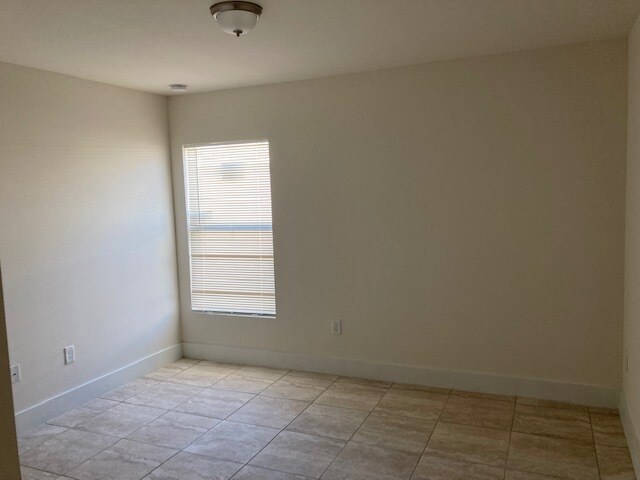 Foto del edificio - 512 SW 8th Pl