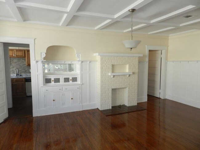 Building Photo - 2012 Prytania St