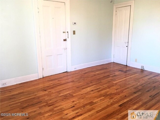 Building Photo - 207 Woodbridge Ave