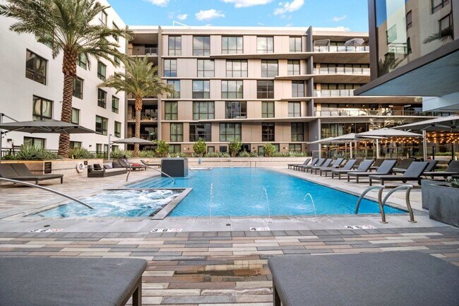 Foto del edificio - 15323 N Scottsdale Rd