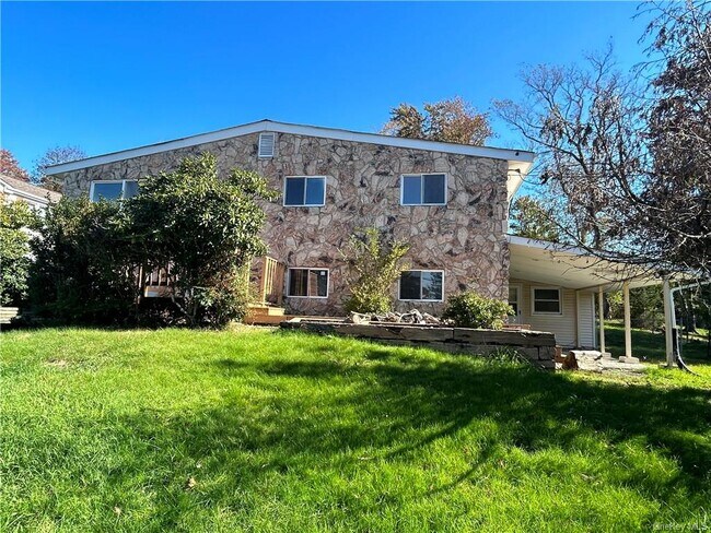 Building Photo - 3 Tulip Ln