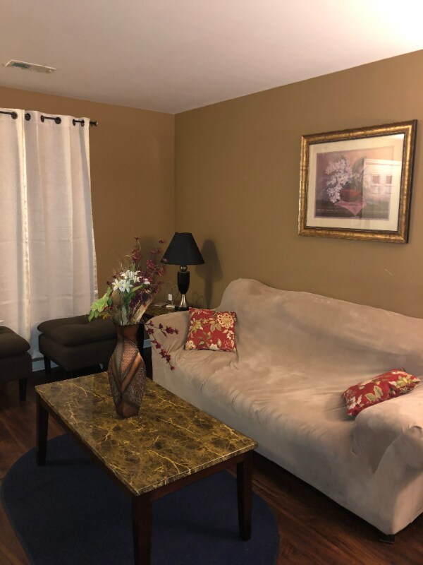 Foto del edificio - 831 Brickwood Ct