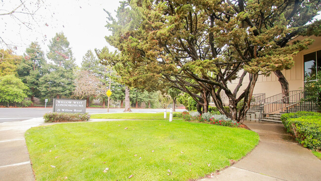 Building Photo - EXCELLENT 1BR 1BA CONDO  in a Great Menlo ...