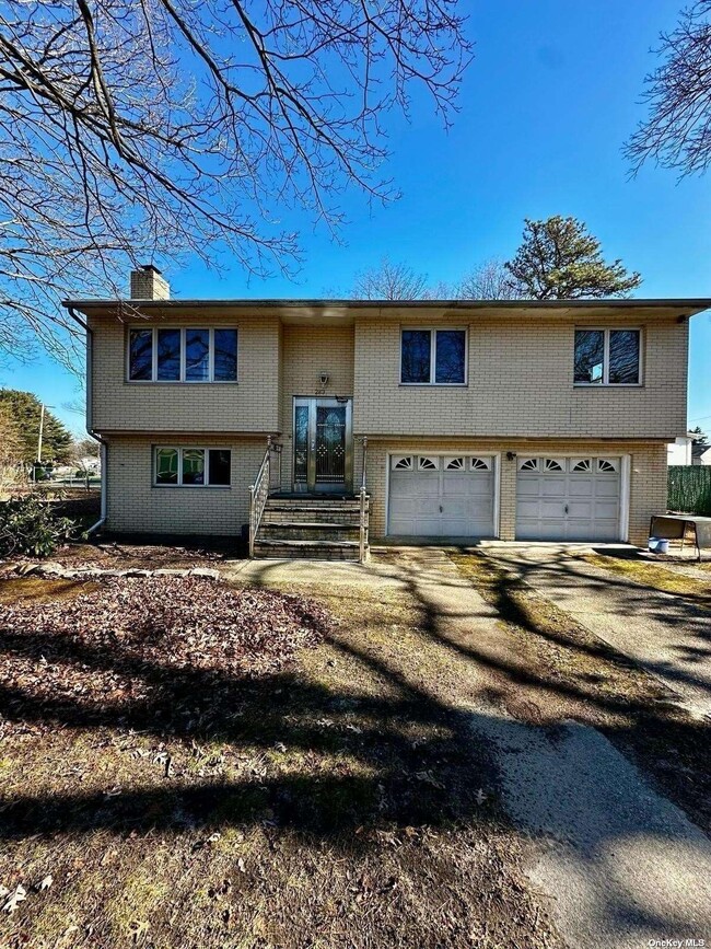 Building Photo - 283 Commack Rd