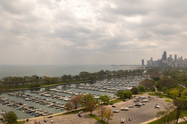 Building Photo - 2800 N Lake Shore Dr