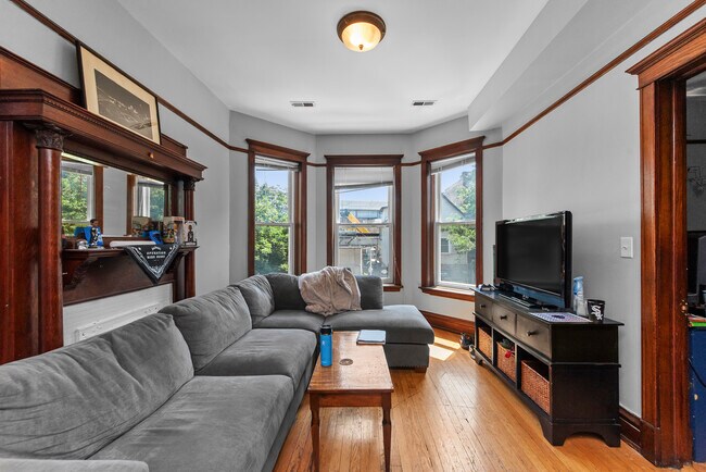 Foto del edificio - 3350 N Sheffield Ave