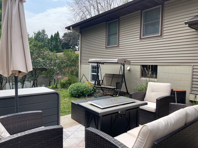 Patio - 10909 Russell Ave S