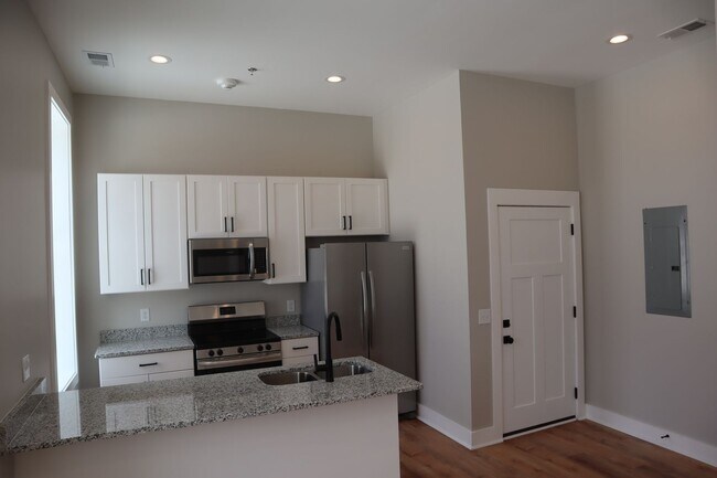 Building Photo - 128 N Water Ave