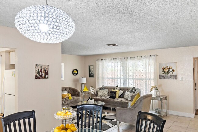 Foto del edificio - 7560 NW 16th St