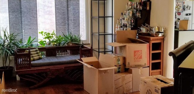 Foto del edificio - 6334 Crombie St