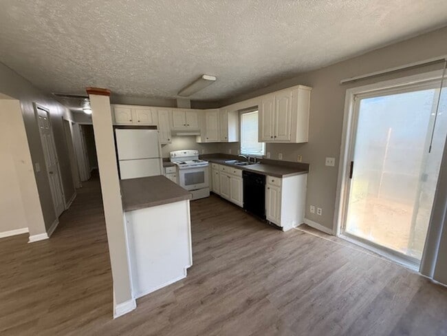 Building Photo - One Level - 3 Bedrooms with 2 Full Baths