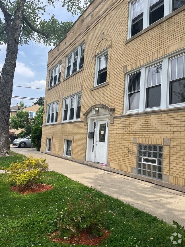 Building Photo - 2609 N Lavergne Ave