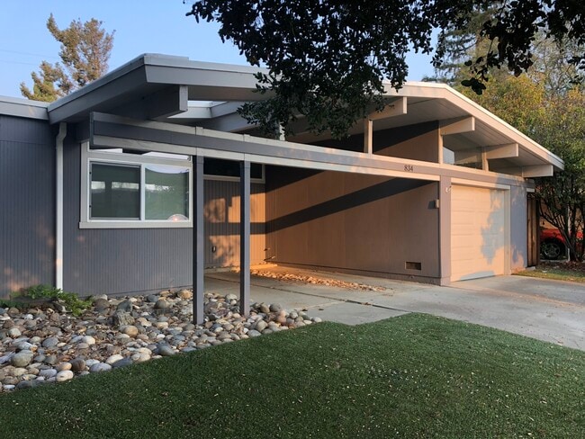 Building Photo - 834 Miller Ave