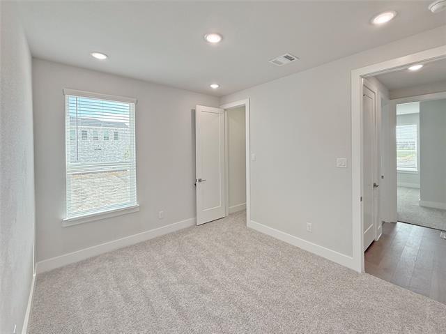 Foto del edificio - 909 Ash Rd