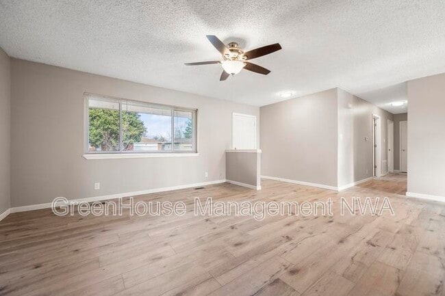 Foto del edificio - 1306 W Bonnie Ln