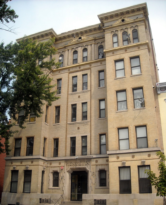 Building Photo - Apartments