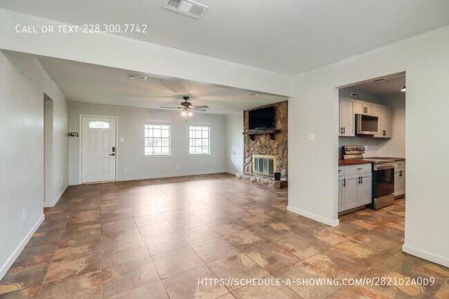 Foto del edificio - 647 Ridge Dr