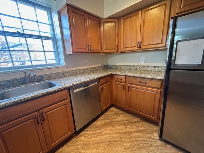 Building Photo - Updated 1BR in Inconic McLean Gardens Available mid-February!