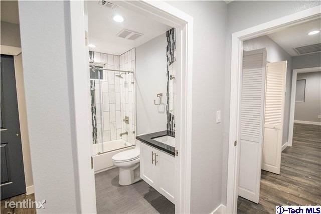 Building Photo - 4 br, 3 bath Townhome - 2103 1/2 Clyde Ave