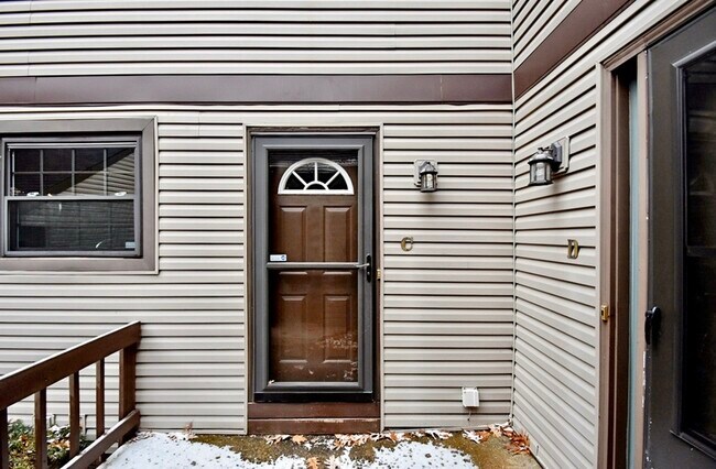 Foto del edificio - 7819 Hills and Dales Rd NW