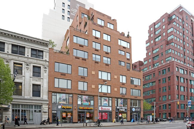 Building Photo - 594-602 Avenue of the Americas