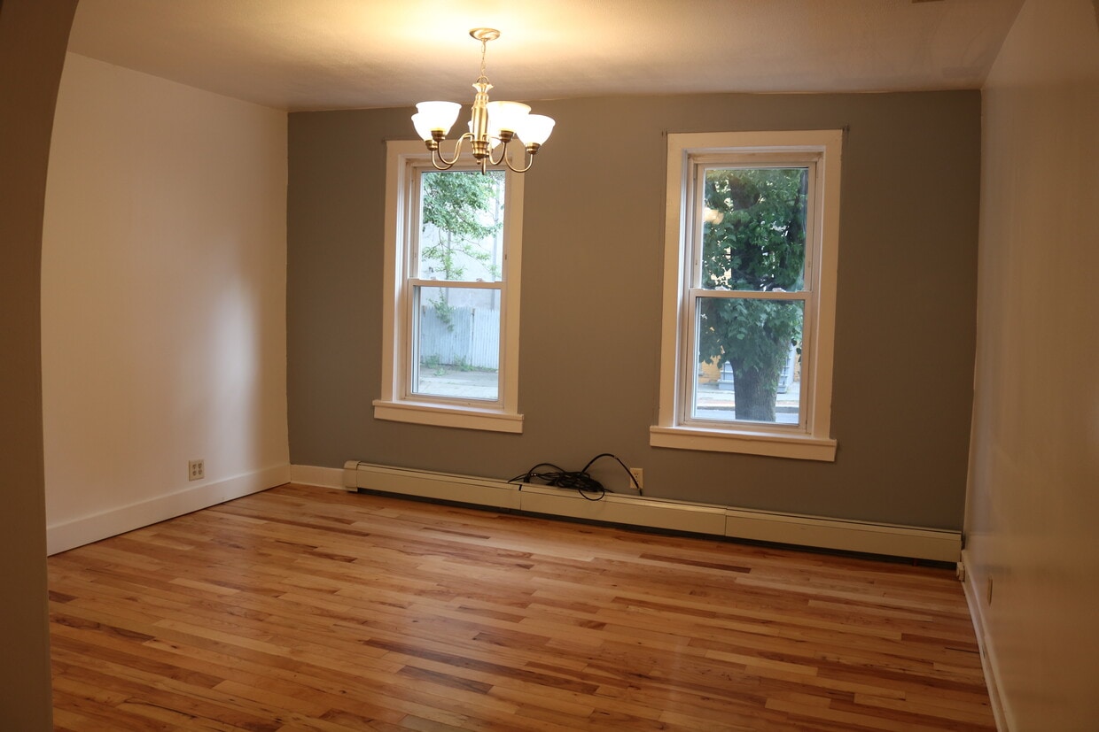 Foto principal - 241 Elm St