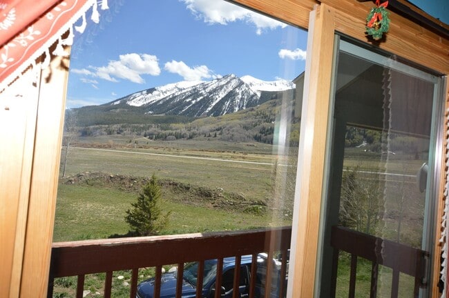 Building Photo - 2 Bed / 2 Bath Condo for Rent – Riverbend Subdivision, Crested Butte