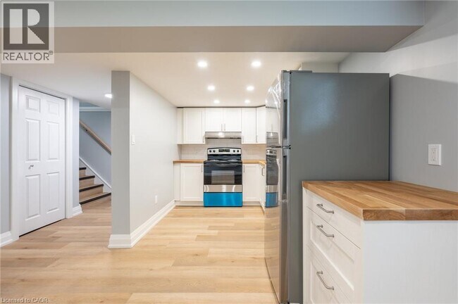 Building Photo - 229 W 33rd St