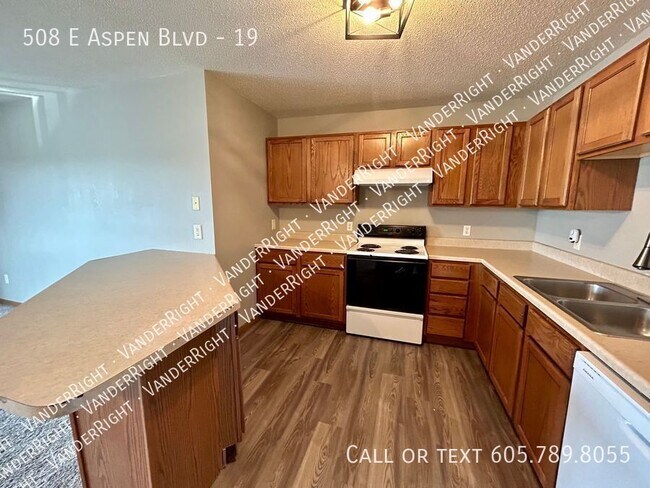 Building Photo - *No deposit with approved credit!*  2 Bedr...