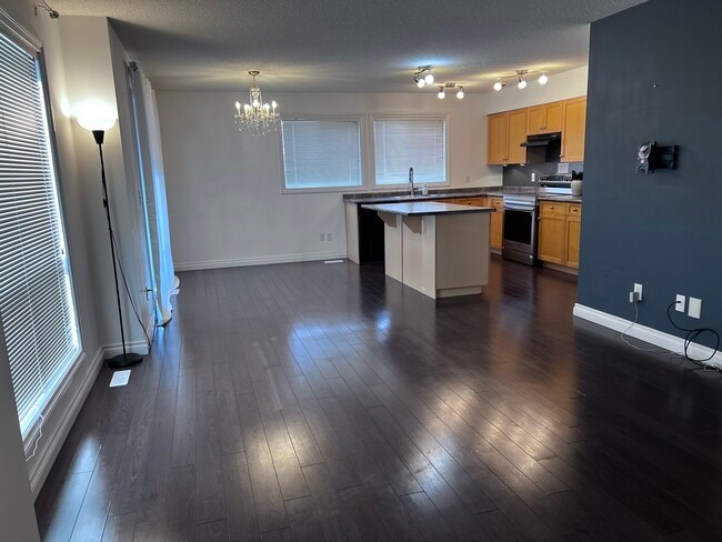 Building Photo - 114-12050 17 Av SW