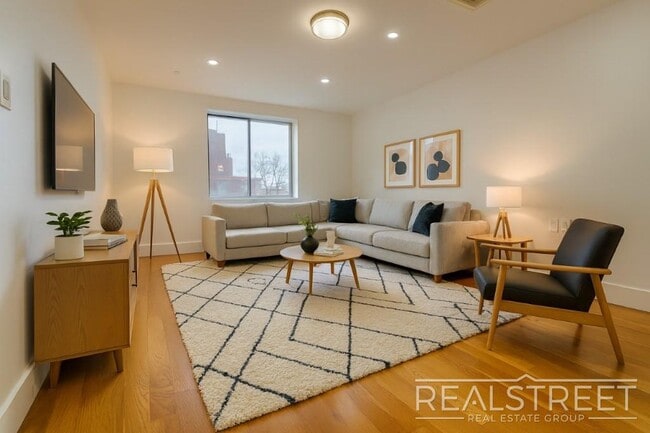 Building Photo - LUXURY 1 BED LOFT in Queens!