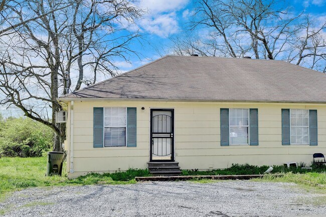 Foto del edificio - 2 Bedroom, 1 Bathroom Duplex in Gallatin! MOVE IN SPECIAL: FIRST FULL MONTHS RENT FREE!