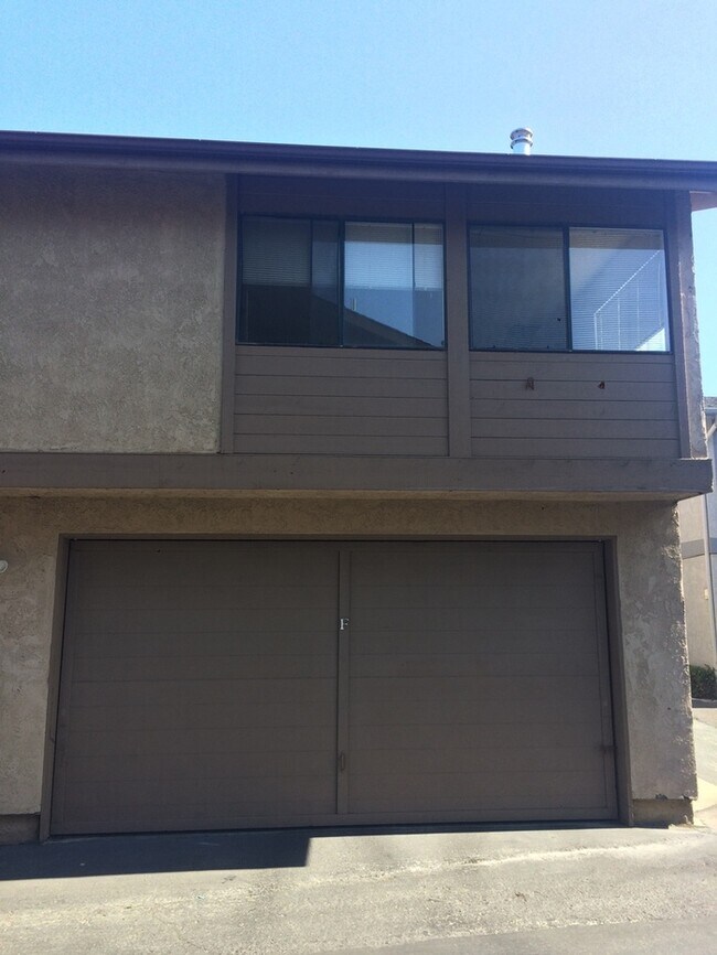 Building Photo - Grover Beach Townhome