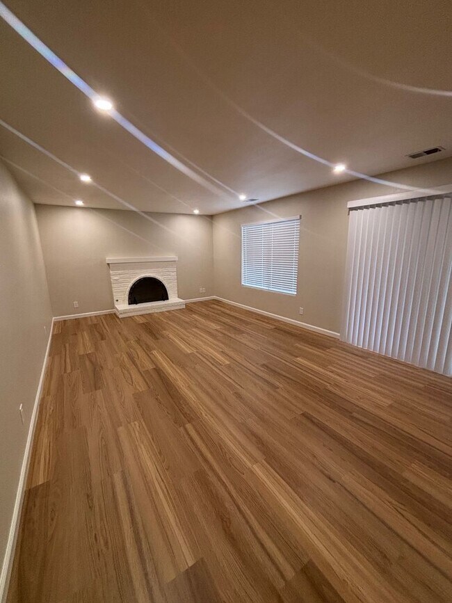 Foto del edificio - Updated 2 Bedroom 2 Bathroom Brush Creek Villa Condo with A/C