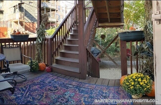 Building Photo - 171 Brooks St