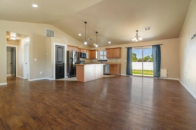 Foto del edificio - 1819 N Center Ln