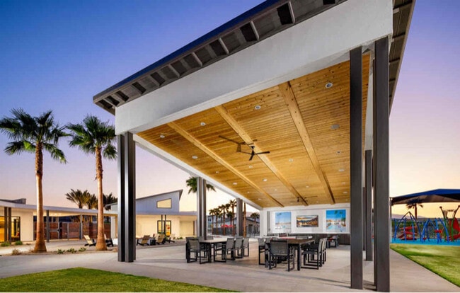 Foto del edificio - 74189 Storke Dr