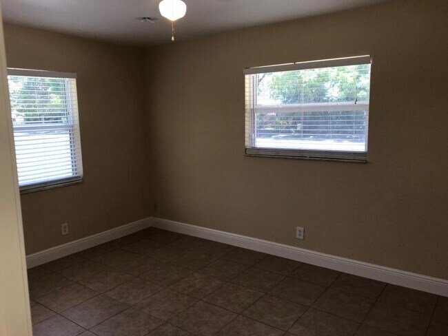 Foto del edificio - 4337 Davis Rd