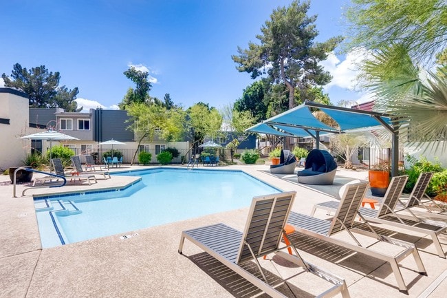 Scottsdale Gateway apartments — community photo - Scottsdale Gateway