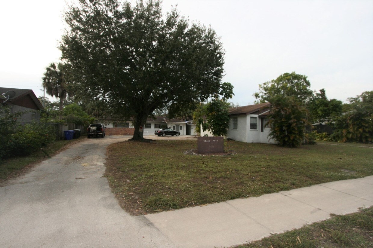 Primary Photo - Grand Apartments