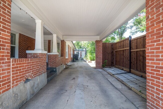 Building Photo - 4036 Linden Ave