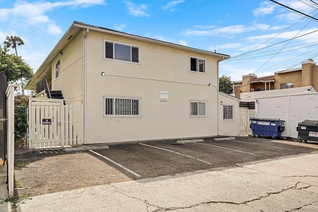 Building Photo - 4343 Idaho St