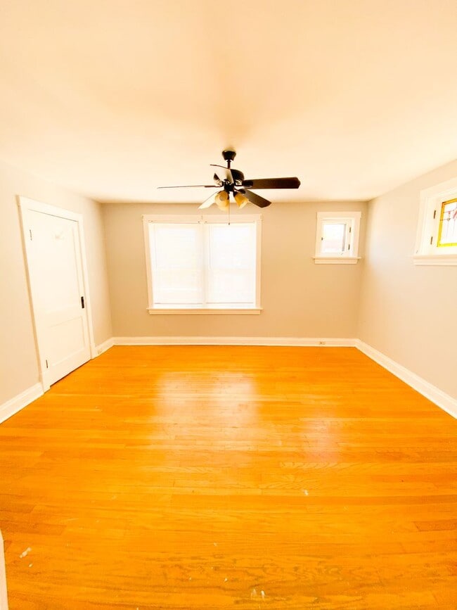 Foto del edificio - Spacious 2 bed/1 bath Apartment Just South of Cherokee!