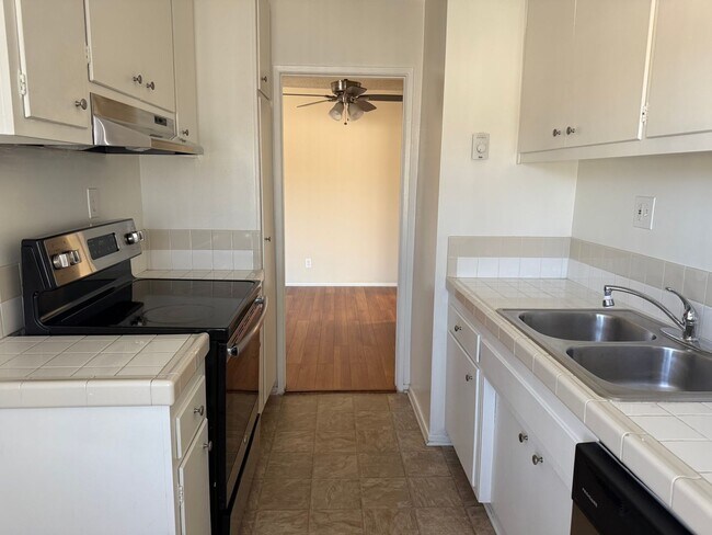 Foto del edificio - Valley Village-One Bedroom Apartment – Lig...