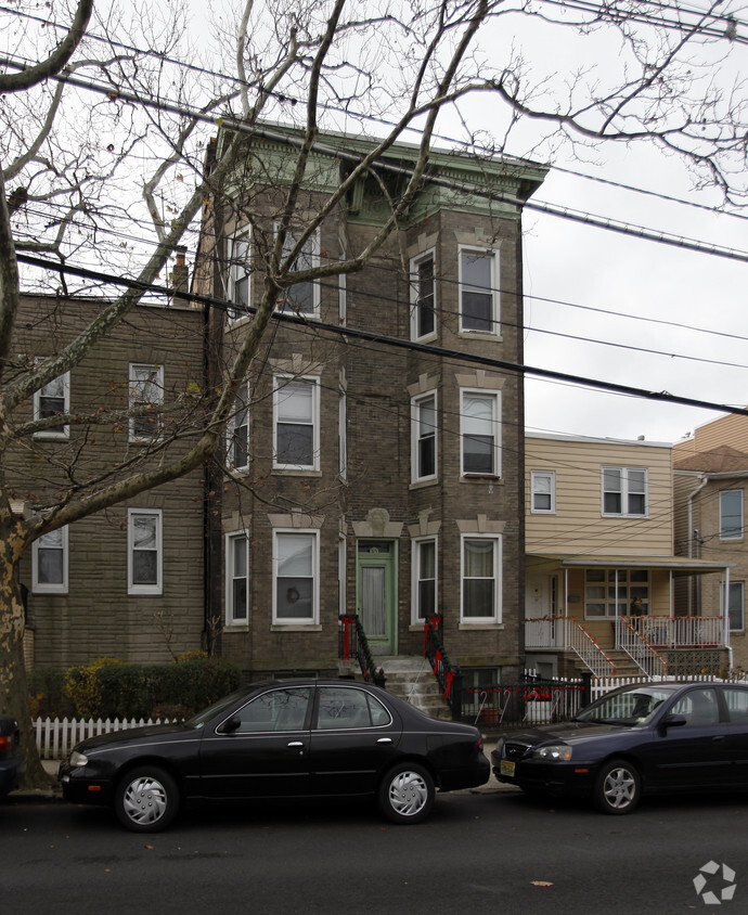 Building Photo - 65 Carlton Ave