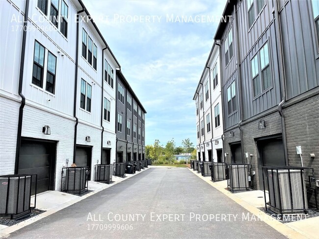 Foto del edificio - Beautiful Townhome Westside Midtown