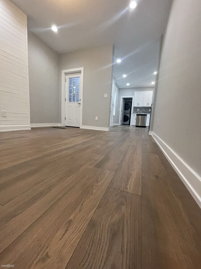 Foto del edificio - 1 br, 1 bath Duplex - 168 Green Lane Level 1