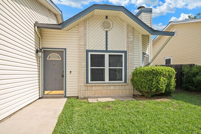 Foto del edificio - 3 Bed 2 Bath home in Emerald Valley subdiv...