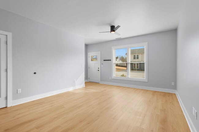 Foto del edificio - Brand New Townhome! End Unit! Catawba Vall...